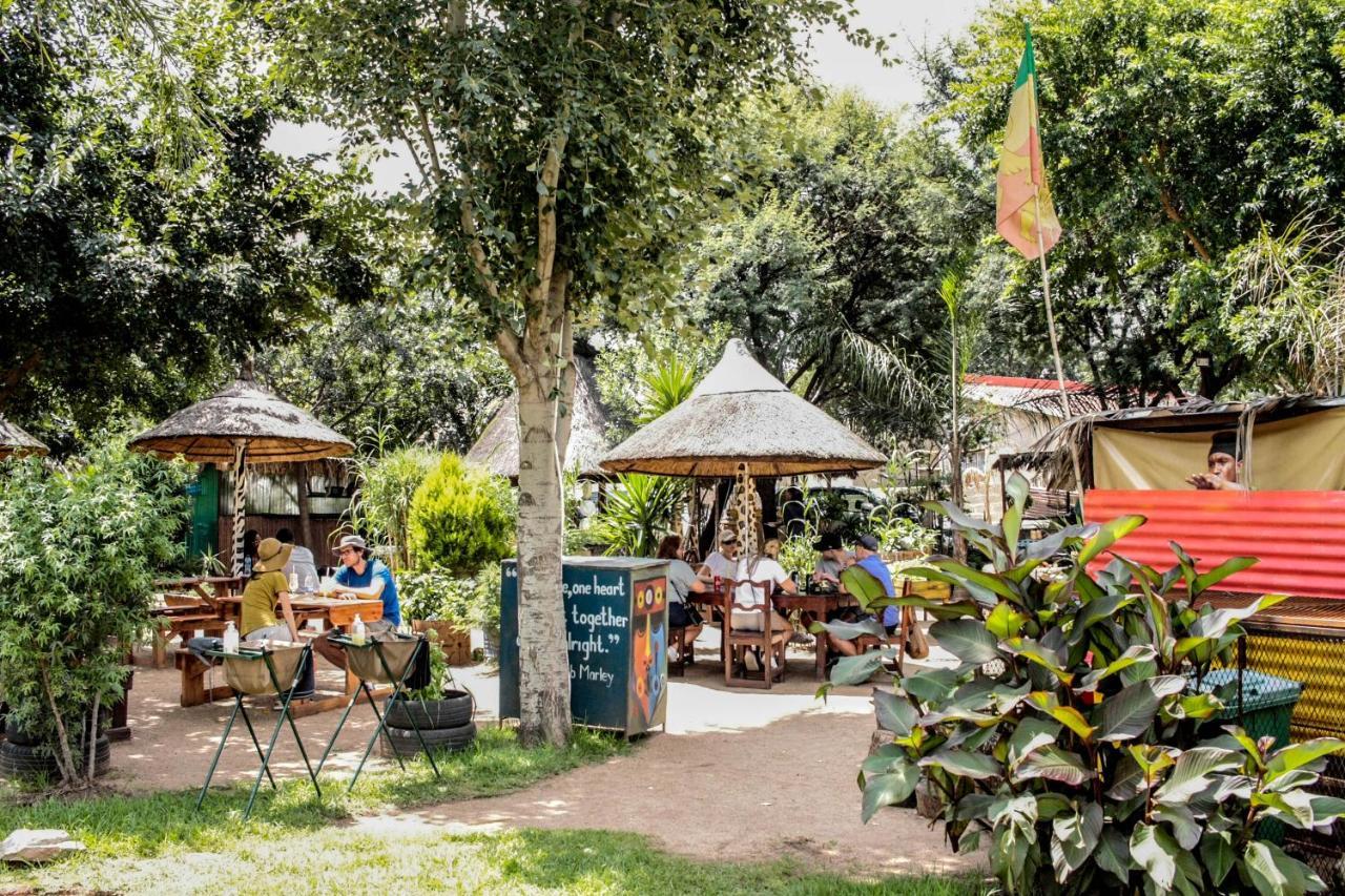 بيت شباب Lebo'S Soweto Backpackers المظهر الخارجي الصورة